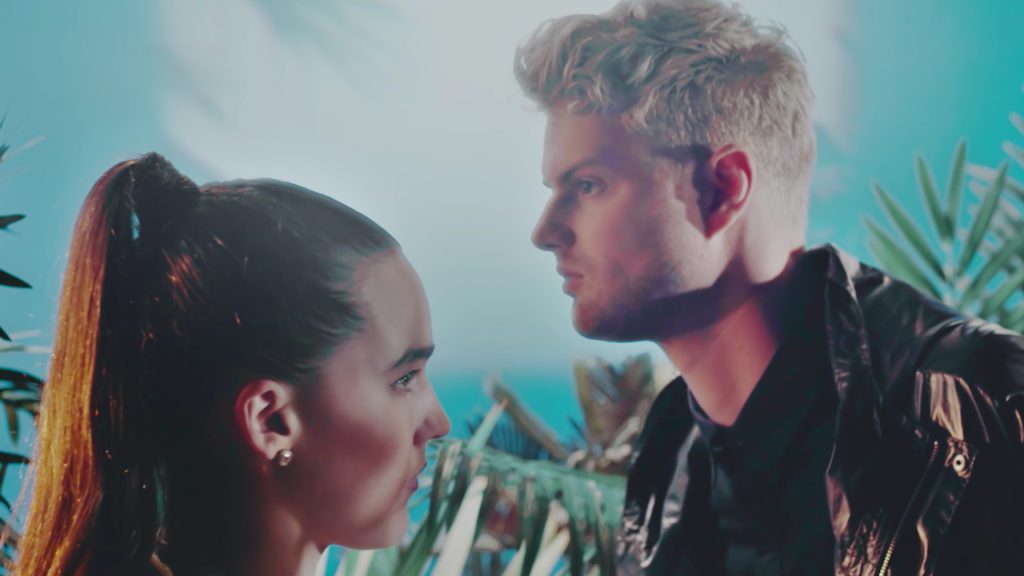 Sofi tukker перевод. Группа Sofi Tukker. Sofi Tukker - Drinkee обложка. One on one the Knocks Sofi Tukker. Sofi Tukker Summer in New York.